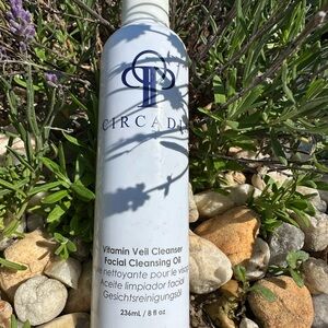 Circada White Facial Cleansing Oil